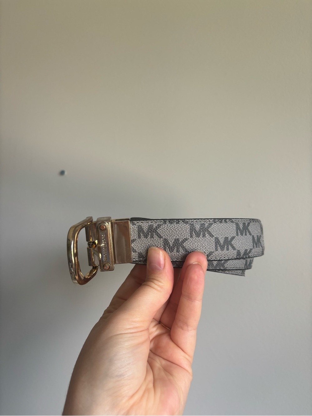 Micheal kors grey belt with gold hardware
